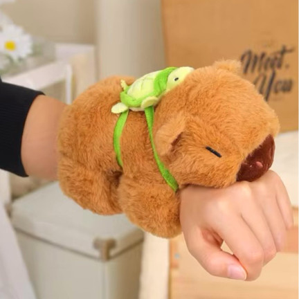 TG81323 CAPYBARA MIT RUCKSACK PLÜSCH MASCOTCHEN GESCHENK MICKEY KAPI
