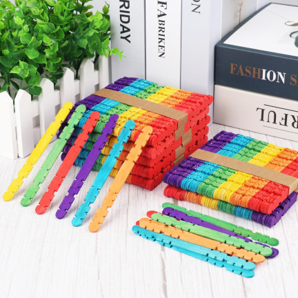 Kreative, bunte Holzstäbchen für Bastelarbeiten und DIY-Projekte, 50 Stück.