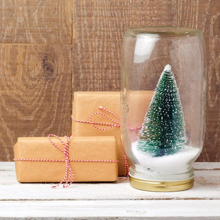 CV20919-5 WEIHNACHTSBAUM AUF STAMM FIGUR SCHNEEGESTAUBT GLITTER
