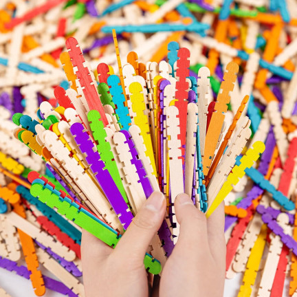 Kreative, bunte Holzstäbchen für Bastelarbeiten und DIY-Projekte, 50 Stück.