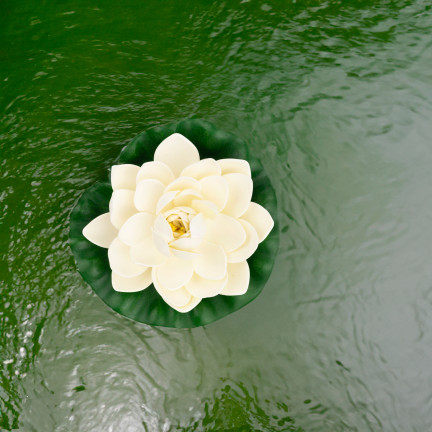 Wasserlilie, schwimmende Kunstblume, Lotusblume, für den Teich, aus Schaumstoff