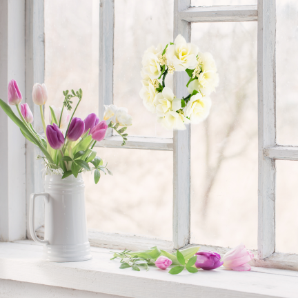 Dekorativer Rosenkranz, Rosen im Kranz, Frühlingsdekoration, Ostern