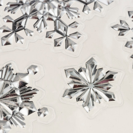 MC79145 WEIHNACHTLICHE FENSTERAUFKLEBER SILBERNE SCHNEEFLOCKEN