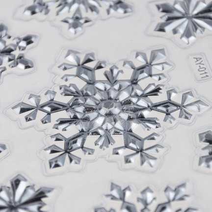 MC79145 WEIHNACHTLICHE FENSTERAUFKLEBER SILBERNE SCHNEEFLOCKEN