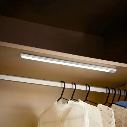 Selbstklebende Lampe mit Bewegungsmelder, Unterbauleuchte, für Schränke und Kleiderschränke, weiß, 1 Stück