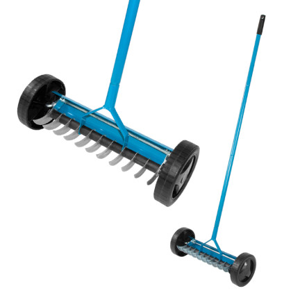 O16 AERATOR WHEEL ROLLING MANUAL VERTICULATOR für Rasenflächen mit Spikes