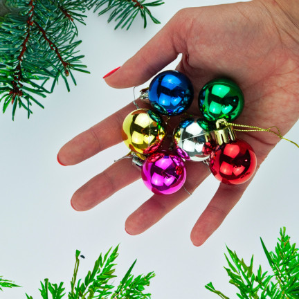 TG44046-14 BUNTE WEIHNACHTSBAUMKUGELN SATZ VON 24 STÜCK 3CM RETRO DEKORATIONEN