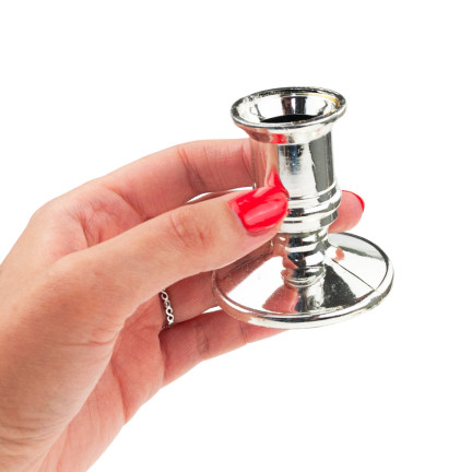 TG51852 EINZELKONUS-KERZENLÄUFER AUS PLASTIK FÜR LANGE KERZEN SILBER für einen Weihnachtsgottesdienst