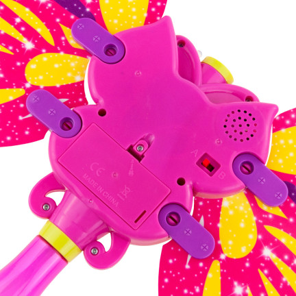 TG60428 SEIFENBLASENMACHER MACHT BLASEN LEUCHTEN SPIELT SCHMETTERLING