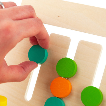 TG67008 Holz-Sortierspiel: Farben und Formen lernen – Zuordnung