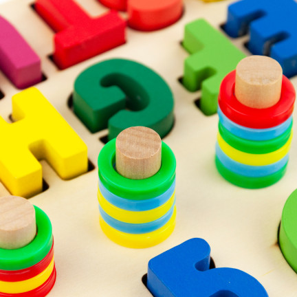 TG67011 Holzpuzzle, Montessori-Sortierspiel, Alphabet und Zahlen, zum Lernen