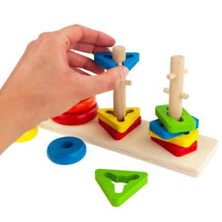 TG67023 Sortierspiel – logisches Geschicklichkeitsspiel aus Holz mit Formen und Turm aus Bausteinen