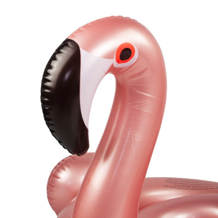 TG67349 AUFBLASBARES FLAMINGORAD MIT SITZ FÜR KINDER