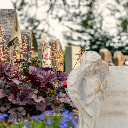 TG70368 Betonfigur für den Friedhof: Engel „Ruhe in Frieden“