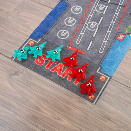 TG72958 FAMILIE ARCADE-SPIEL MINI CURLING MATTE + 6 FLUGZEUGE RENNEN