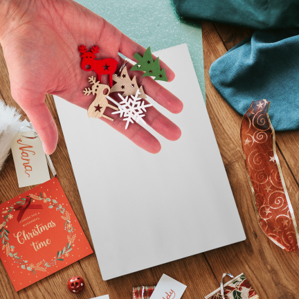 TG75361 Weihnachtsdekoration aus Holz, 36 Stück – Weihnachtsbäume, Schneeflocken und Rentiere