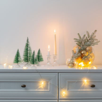TG75847 Set mit 4 verschneiten Weihnachtsbäumen auf Ständern, Weihnachtsdekoration aus Draht