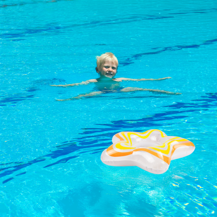TG77799 AUFBLASBARES SCHWIMM-STERNRAD FÜR KINDER-STRAND-POOL