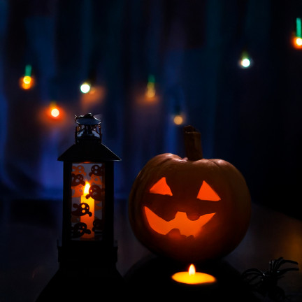 Led-Kerzenlaterne, schwarz, mit Gespenstermuster, Halloween-Dekoration, imitiert Flamme, 20cm hoch