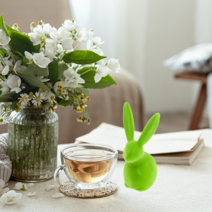 TG80591-14 Beflockter grüner Osterhase mit Satinschleife