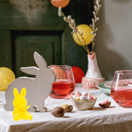 TG80610-3 Geflockter gelber Osterhase mit Satinschleife