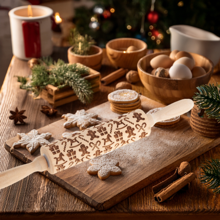 TG81336 Holz-Nudelholz mit dekorativen Weihnachtsmotiven 