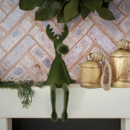TG83729-8 – Flockiertes sitzendes Rentier als Weihnachtsdekoration